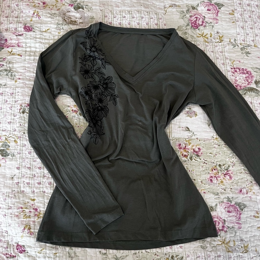 Dark Green V-Neck Long Sleeve Top with Floral Embroidery #y2k #elenagilbert
